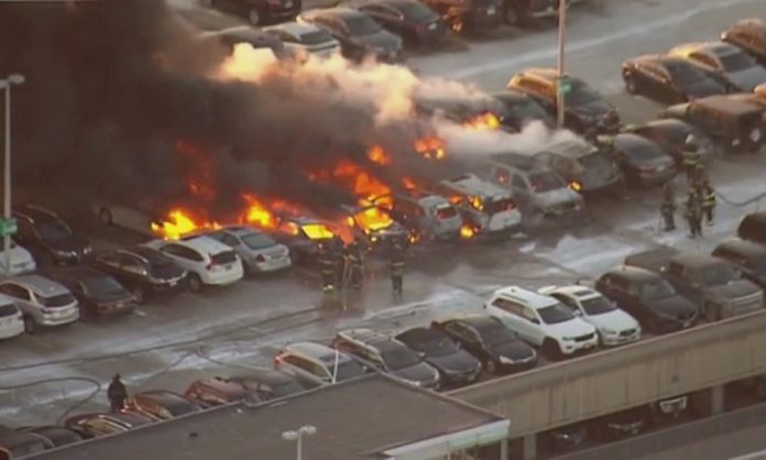 incendio-destruye-mas-de-una-docena-de-vehiculos-en-nueva-jersey