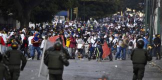 suman-26-muertos-por-protestas-contra-maduro-en-venezuela