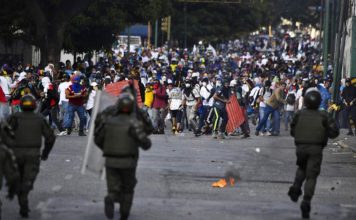 suman-26-muertos-por-protestas-contra-maduro-en-venezuela